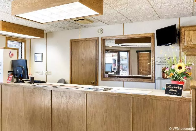 בית מלון כפרי Econo Lodge Wall