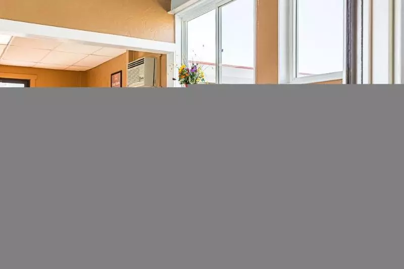 בית מלון כפרי Econo Lodge Wall