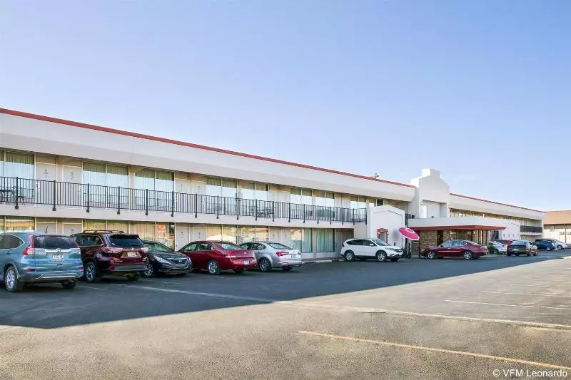 בית מלון כפרי Econo Lodge Wall