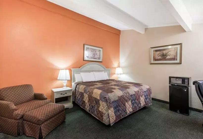 Отель Knights Inn Lake Charles