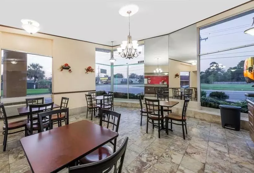 Отель Knights Inn Lake Charles