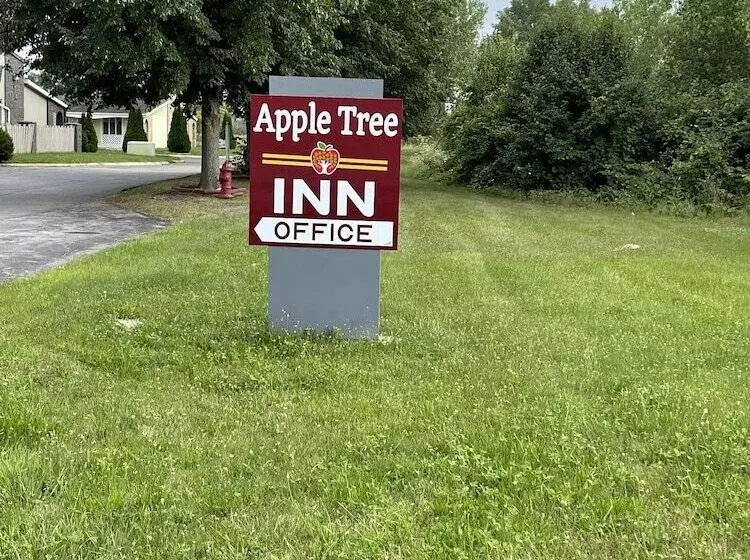 ホテル Rodeway Inn & Suites