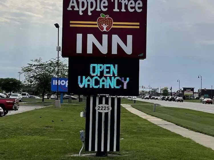 ホテル Rodeway Inn & Suites