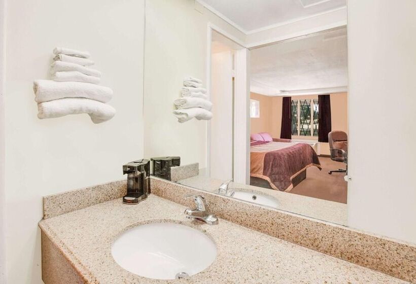 فندق Rodeway Inn & Suites