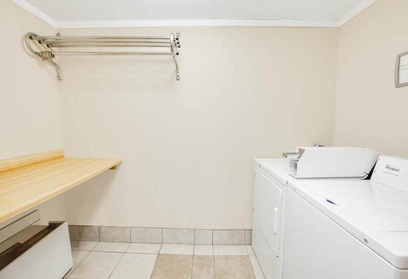 فندق Rodeway Inn & Suites