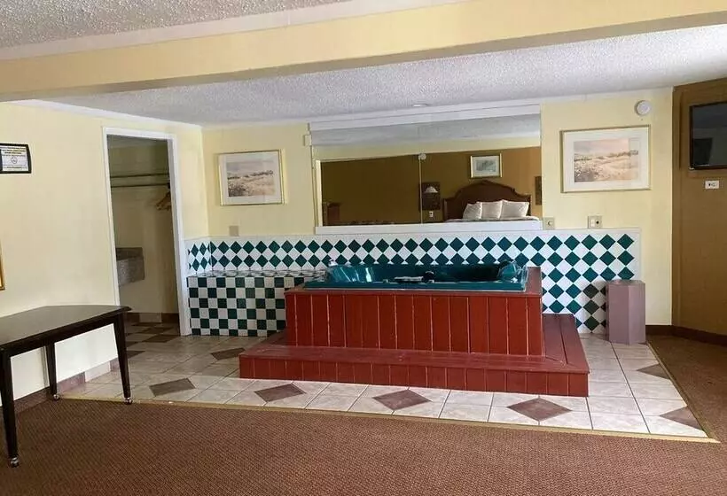 ホテル Rodeway Inn & Suites