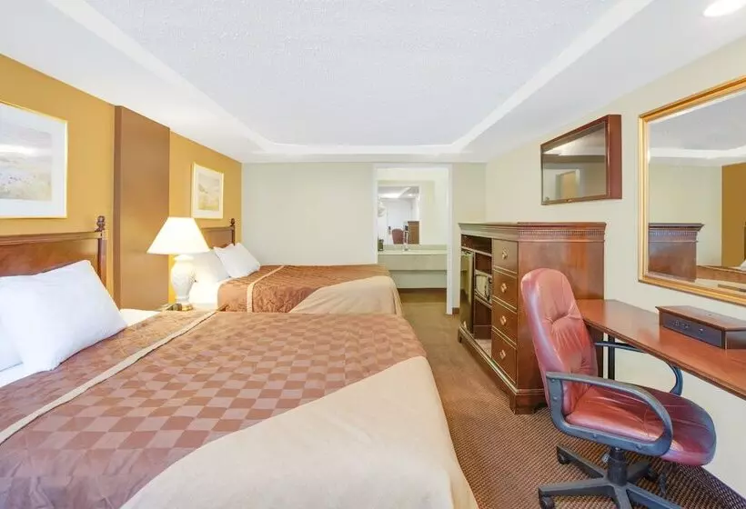 ホテル Rodeway Inn & Suites