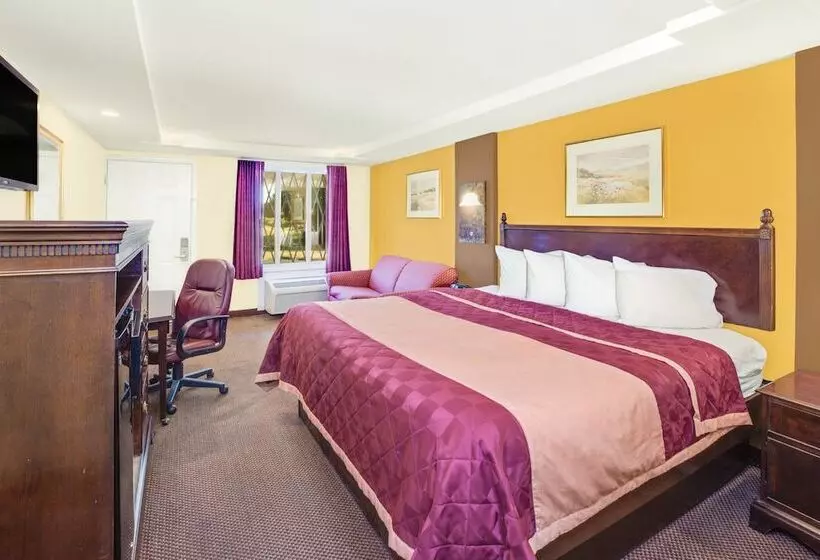 ホテル Rodeway Inn & Suites