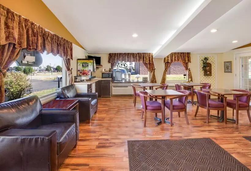 ホテル Rodeway Inn & Suites