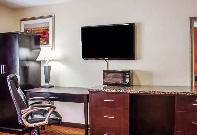 فندق Rodeway Inn Macarthur Airport