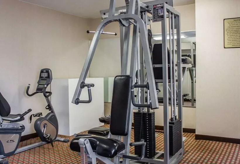 فندق Rodeway Inn Macarthur Airport