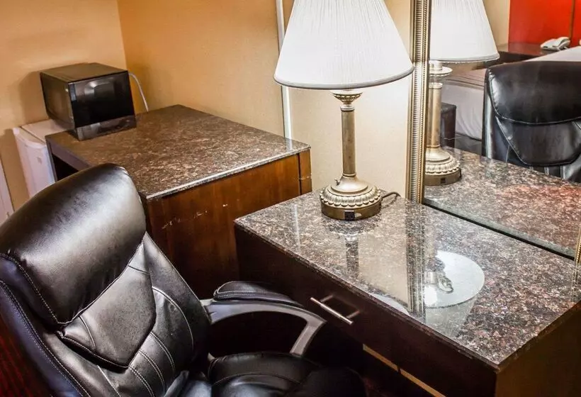 فندق Rodeway Inn Macarthur Airport