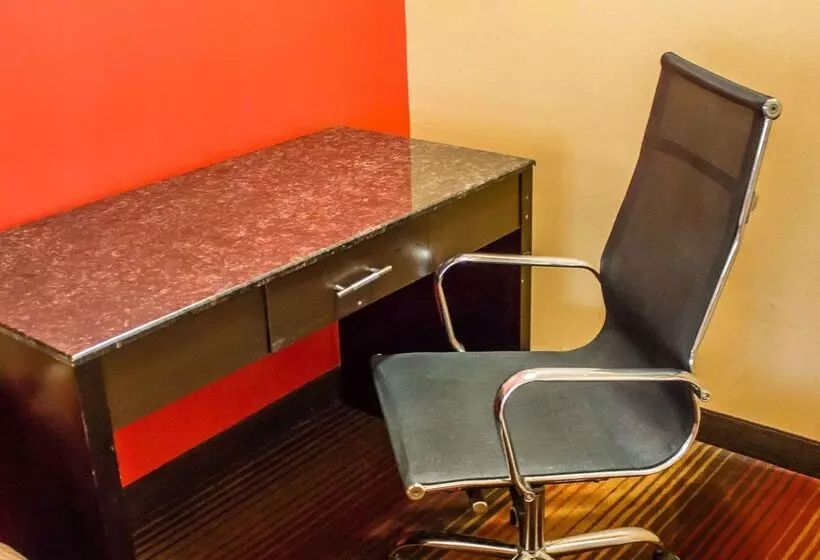 فندق Rodeway Inn Macarthur Airport