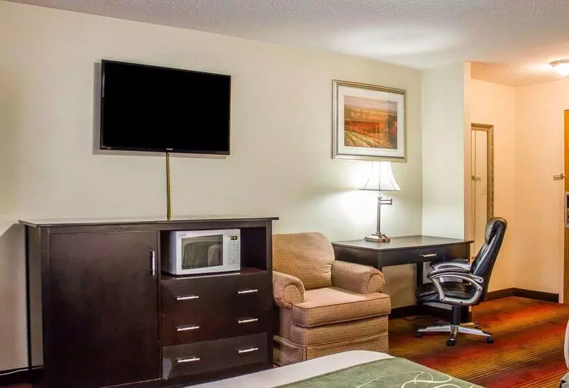 فندق Rodeway Inn Macarthur Airport