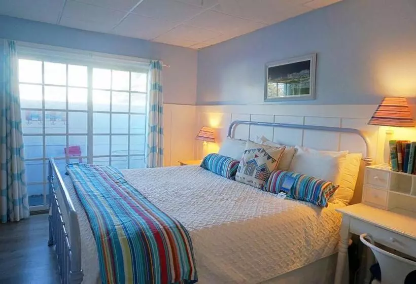 Отель The Edgewater