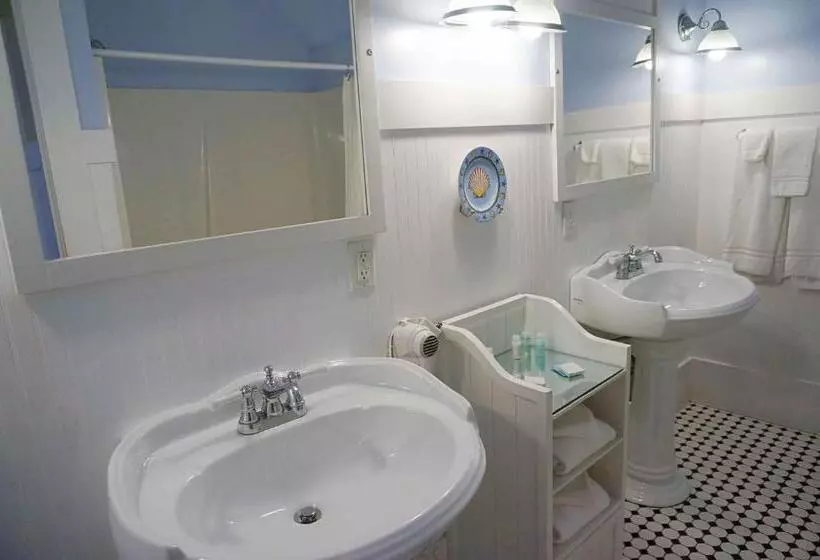 Отель The Edgewater