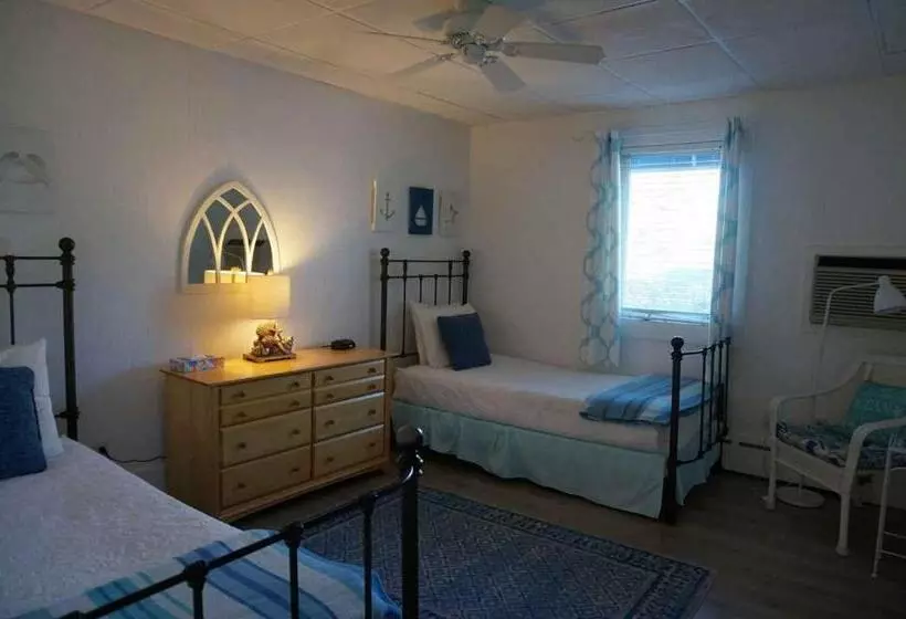 Отель The Edgewater