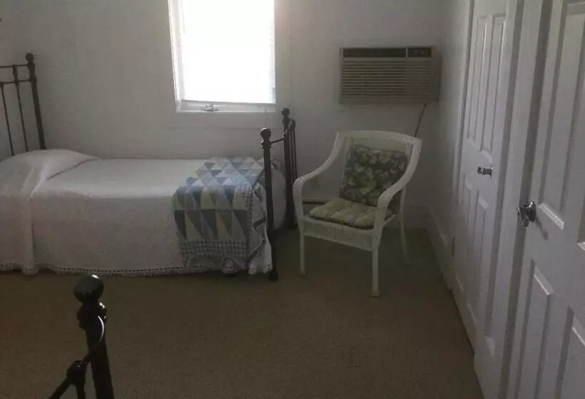 Отель The Edgewater