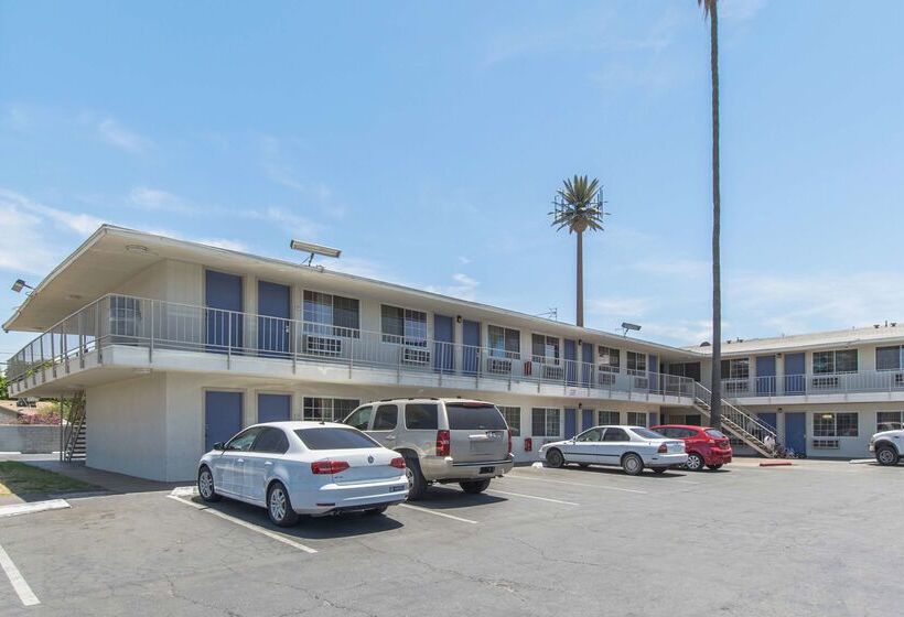 Motel 6 Bakersfield