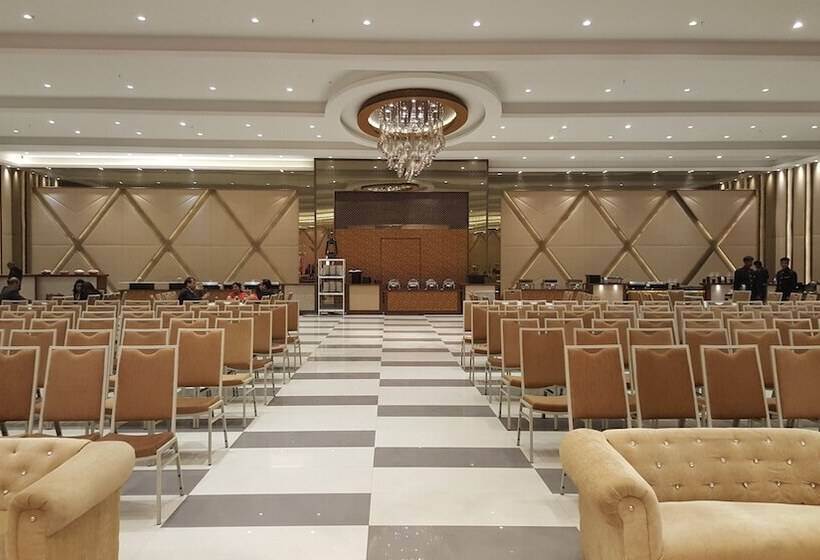 هتل Kingston Resort