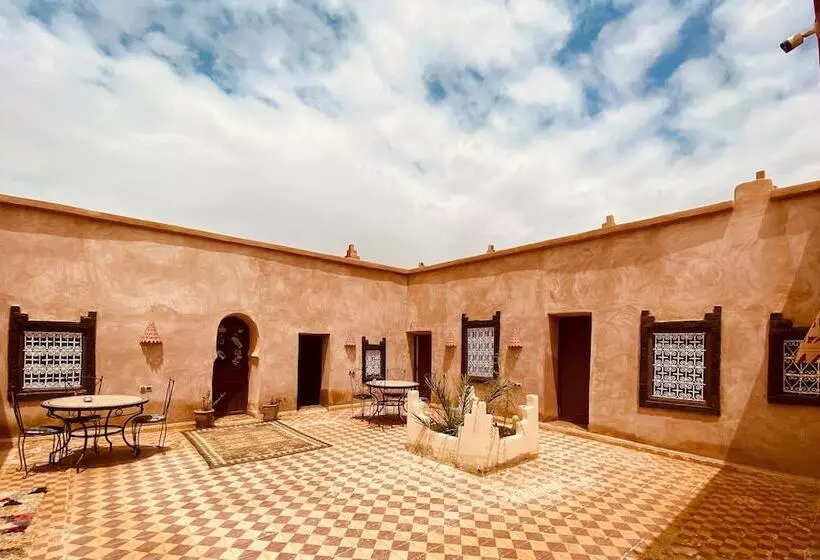 ペンション Auberge Kasbah Des Dunes