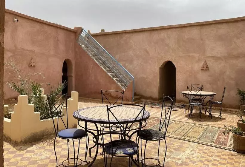 ペンション Auberge Kasbah Des Dunes