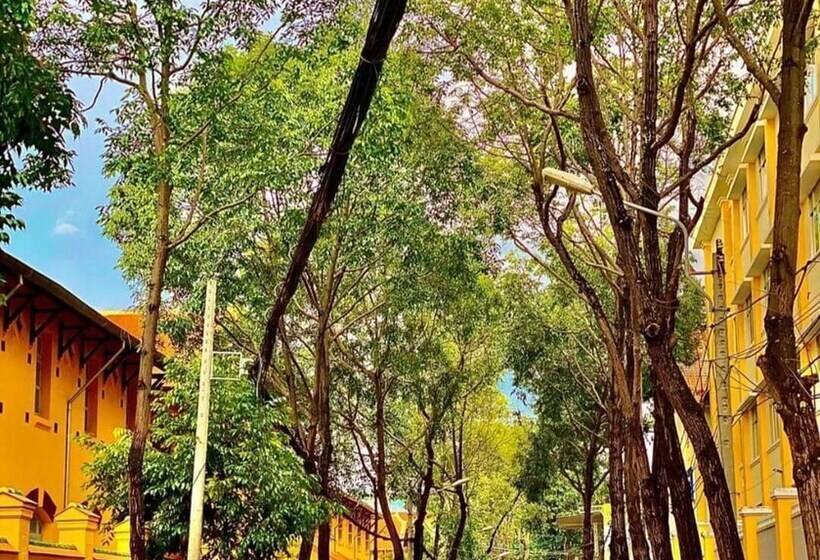 Adora Central Park Hostel