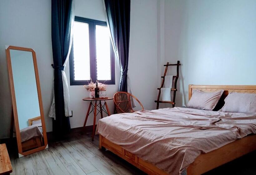 Adora Central Park Hostel