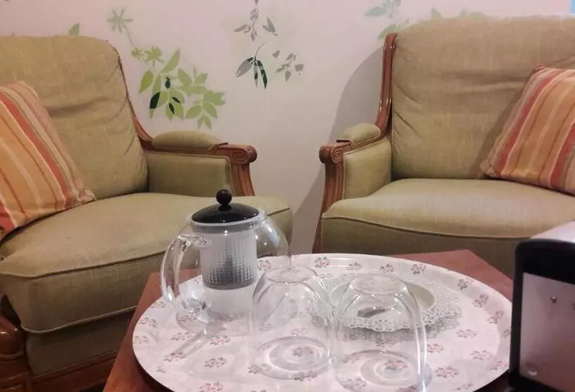 Aamiaismajoitus (B&B) La Chambre Tomis Ath