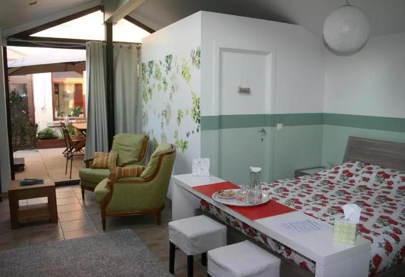 Aamiaismajoitus (B&B) La Chambre Tomis Ath