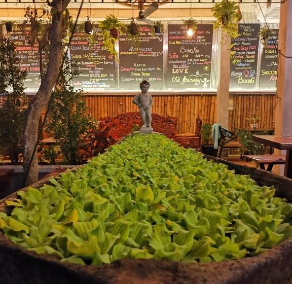 בית מלון כפרי Poolside Villa