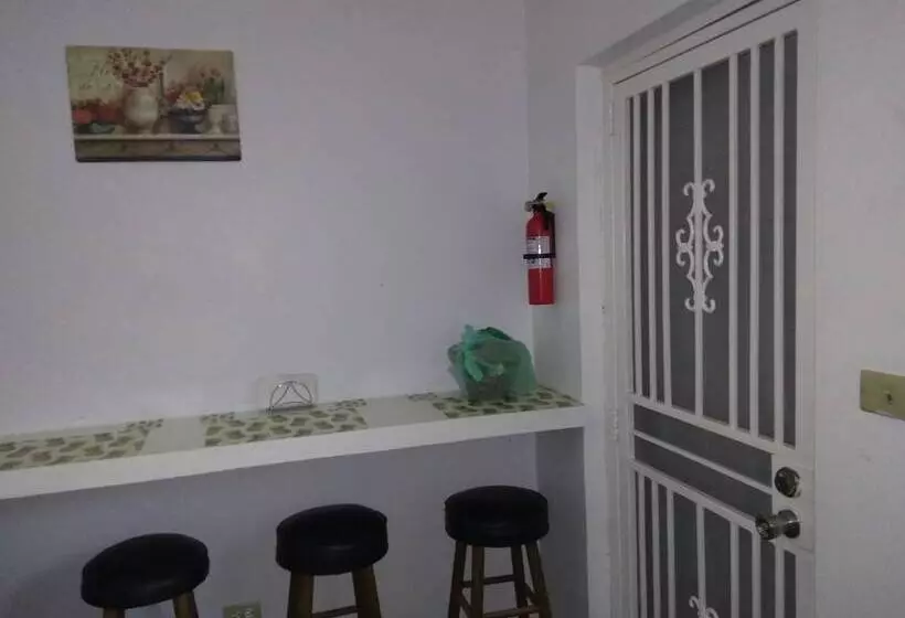 تختخواب و صبحانه Hillside Breeze