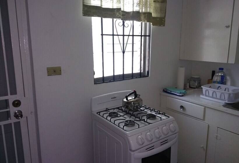 تختخواب و صبحانه Hillside Breeze