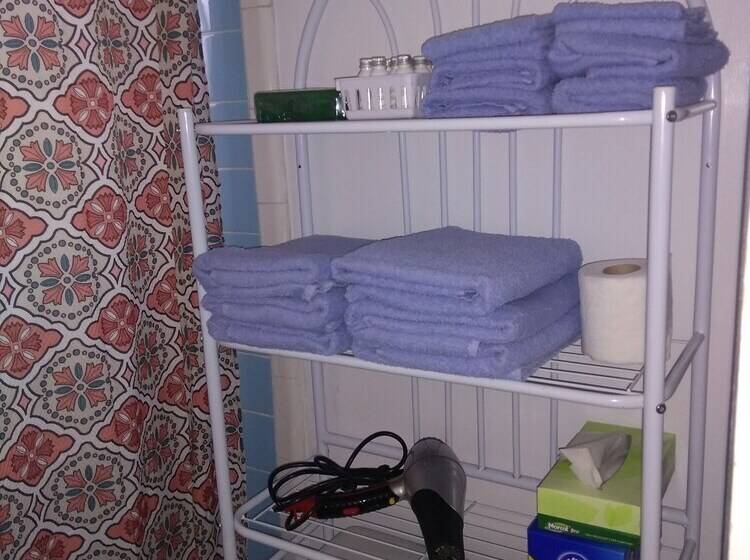 تختخواب و صبحانه Hillside Breeze