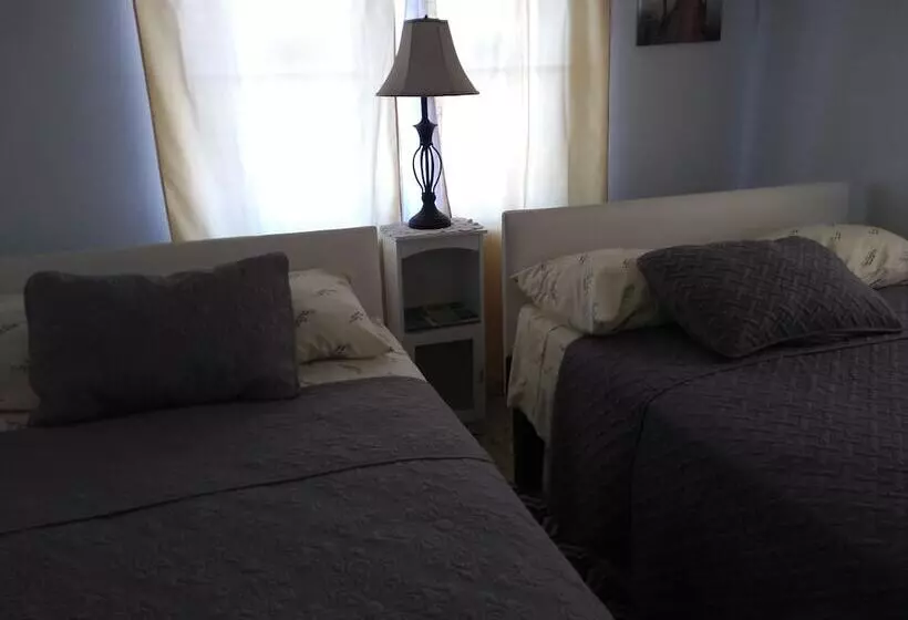 تختخواب و صبحانه Hillside Breeze