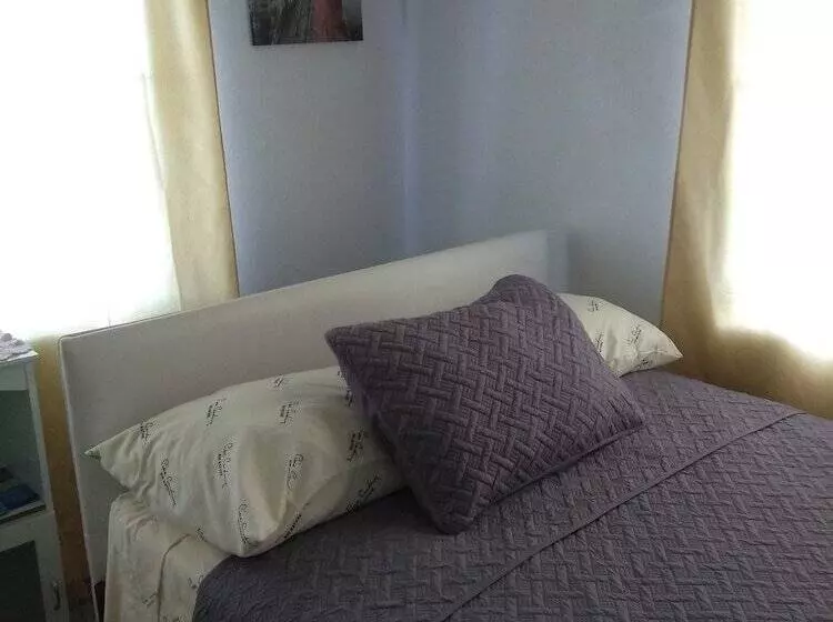 تختخواب و صبحانه Hillside Breeze