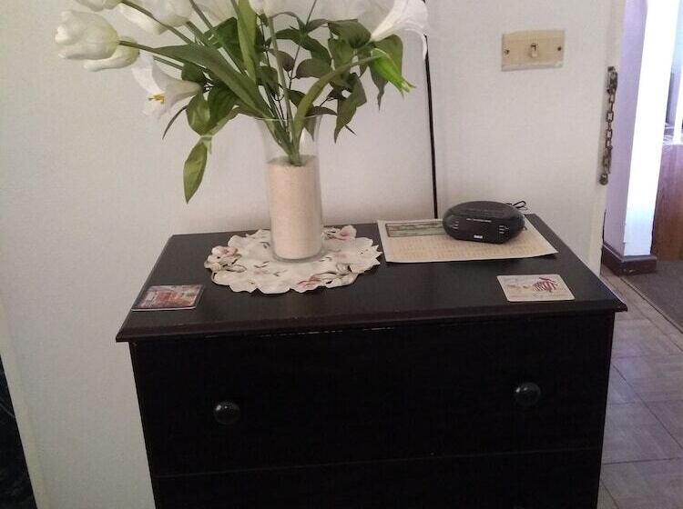 تختخواب و صبحانه Hillside Breeze