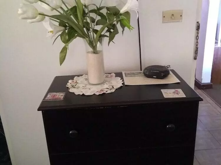 تختخواب و صبحانه Hillside Breeze