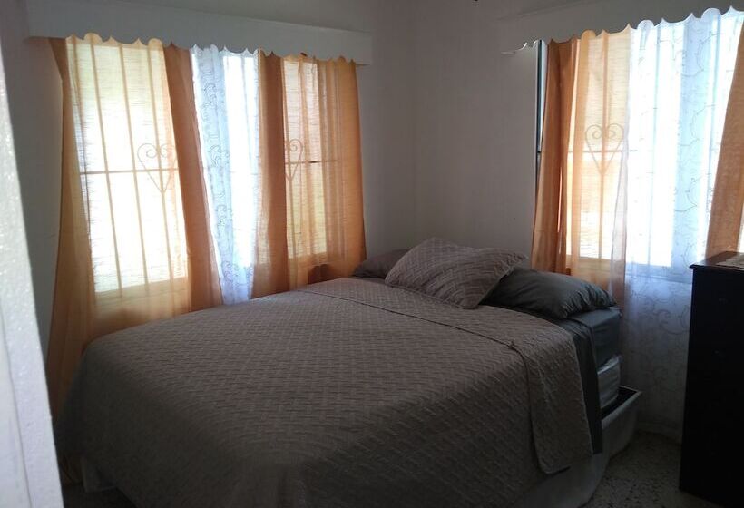 تختخواب و صبحانه Hillside Breeze