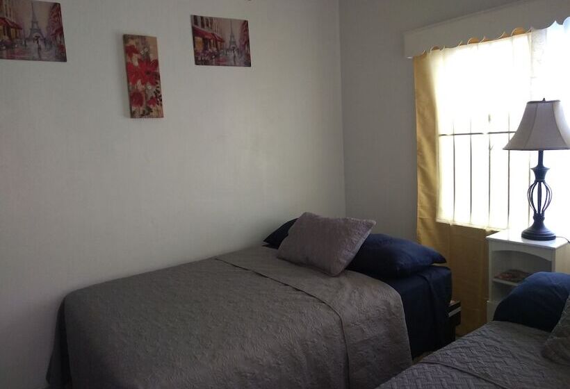 تختخواب و صبحانه Hillside Breeze