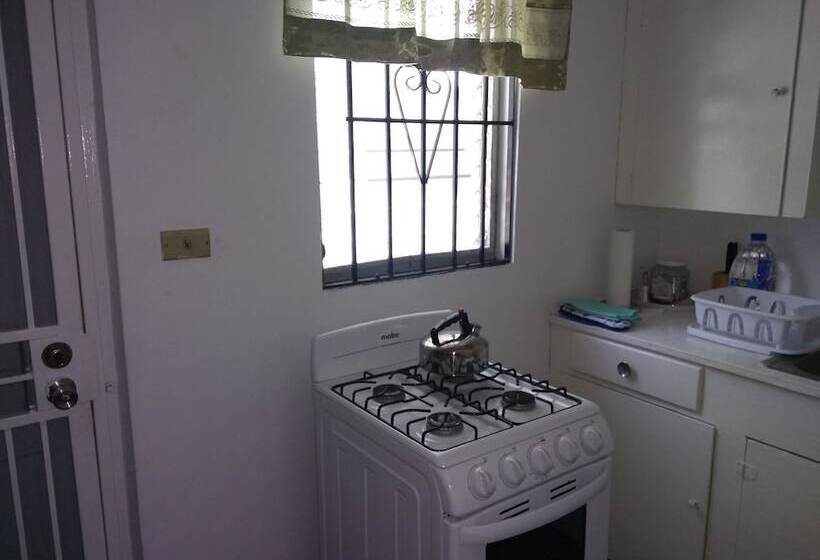 تختخواب و صبحانه Hillside Breeze