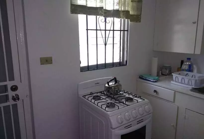 تختخواب و صبحانه Hillside Breeze