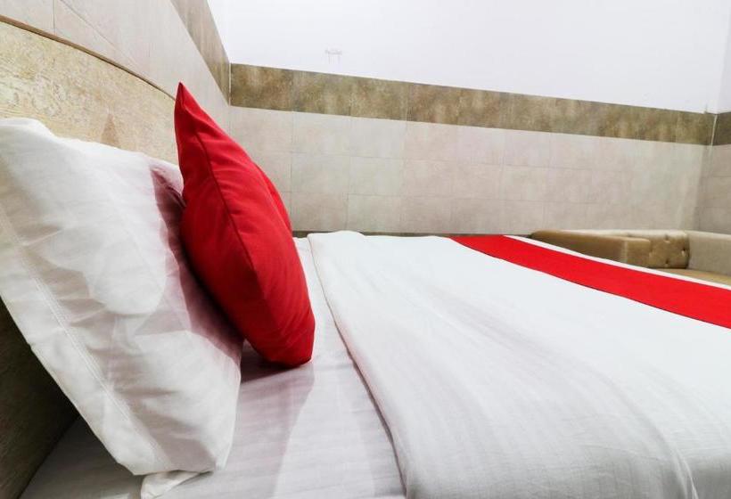 Hotell Oyo 49871 Geeta Palace