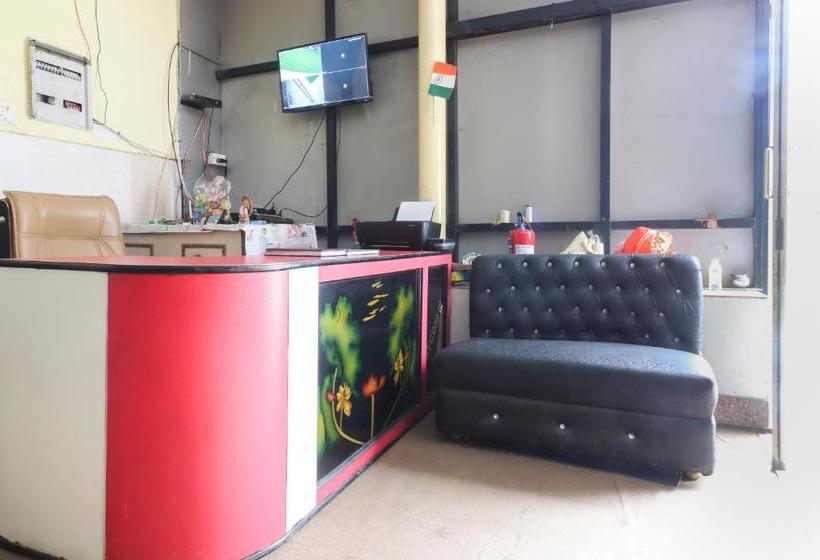 Hotell Oyo 49871 Geeta Palace