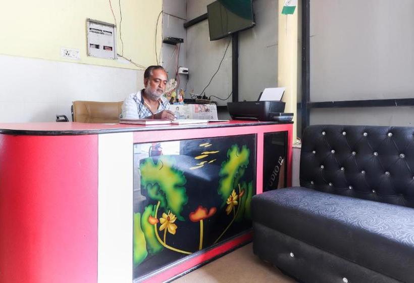 Hotell Oyo 49871 Geeta Palace