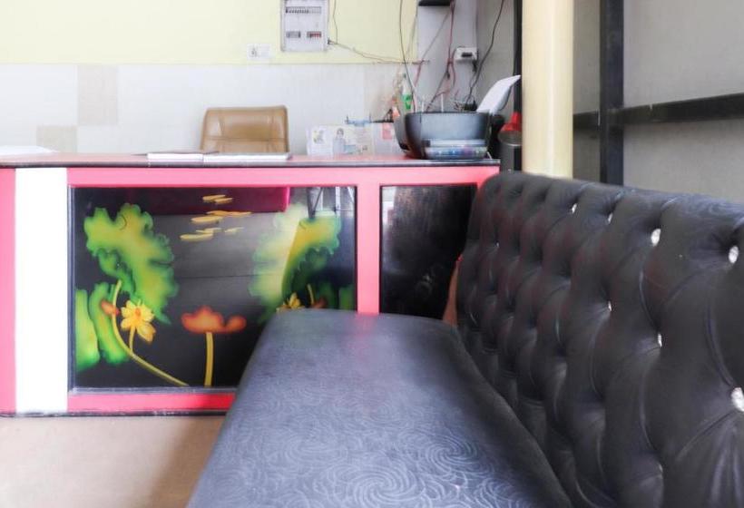 Hotell Oyo 49871 Geeta Palace