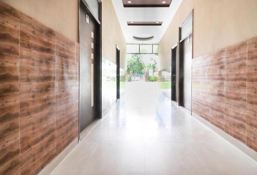 Hotell Oyo 49871 Geeta Palace