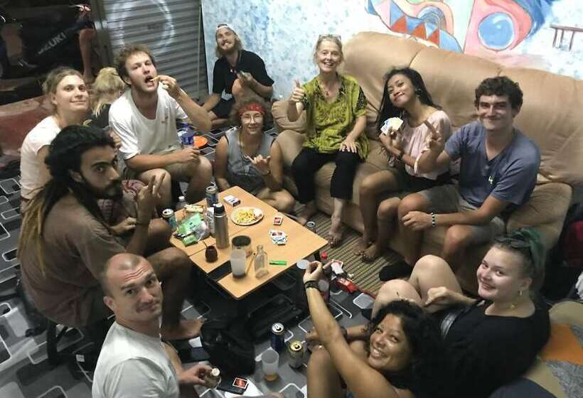 B&l Islanders Inn Hostel