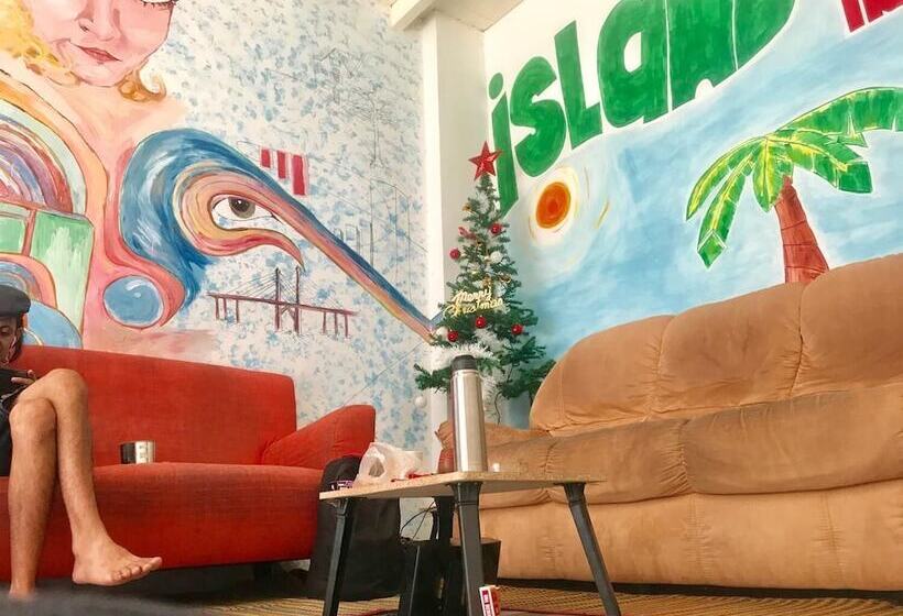 B&l Islanders Inn Hostel