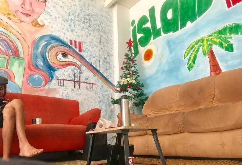 B&l Islanders Inn   Hostel